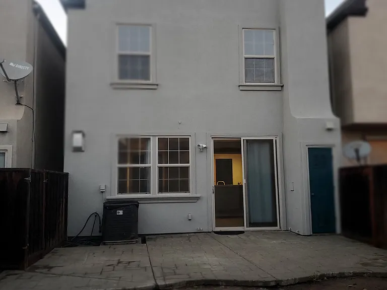 411 Calcagno St — Photo 2