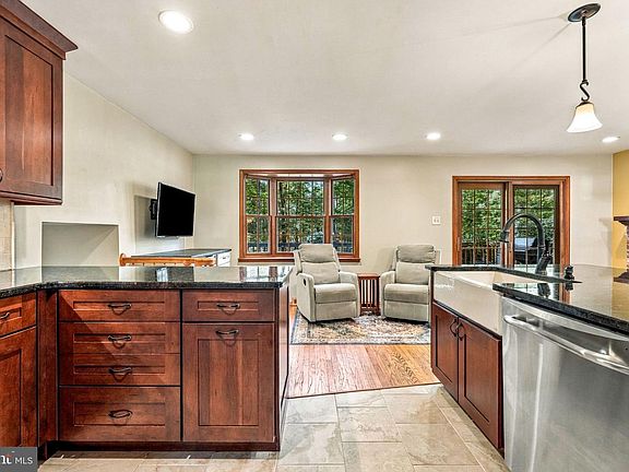 5th image of 523 Saint Lawrence Way
