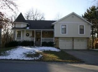 400 SE Brownfield Dr, Lees Summit, MO 64063