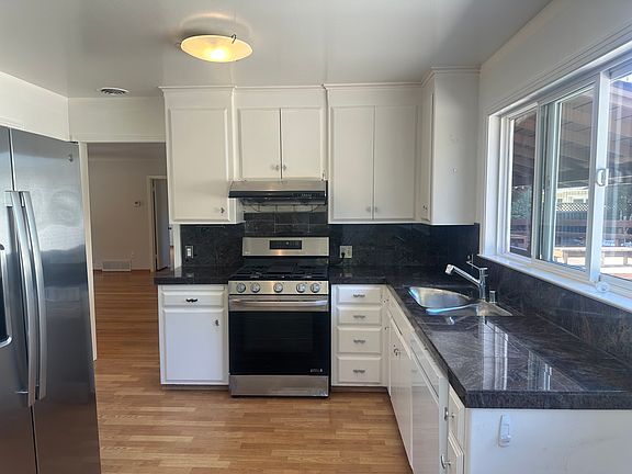 5th image of 1721 Holt Ave