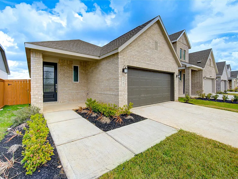 1047 Blue Stone Dr — Photo 5