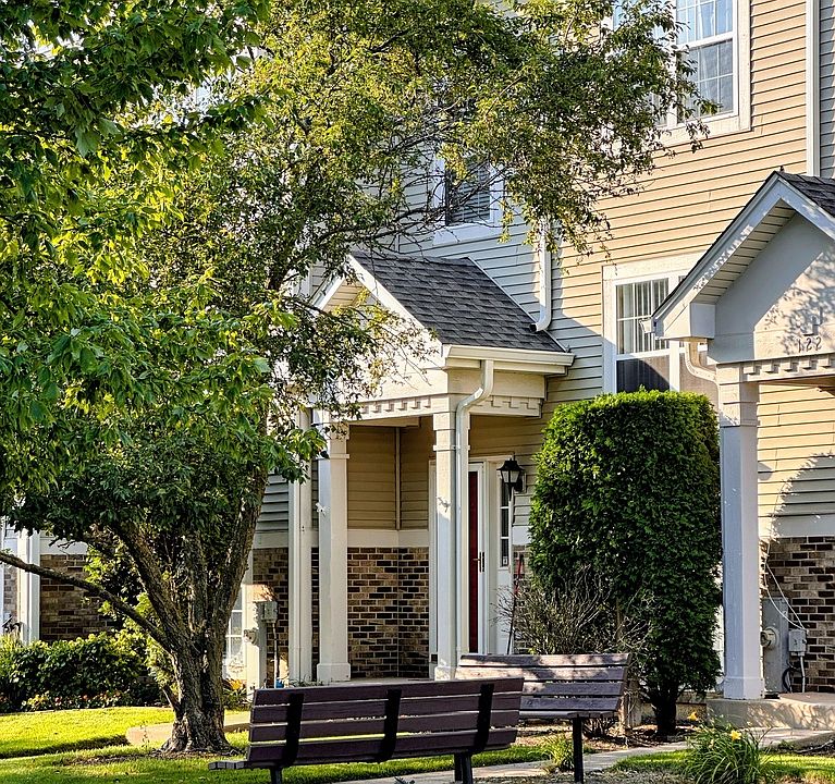 1st image of 123 Holiday Ln
