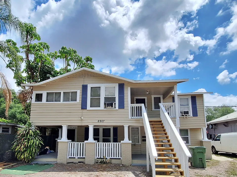 6907 N Navin Ave #3
