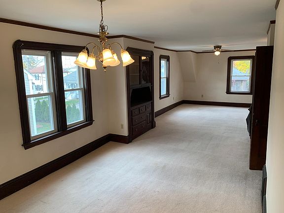 2nd image of 26 Saunders St #26