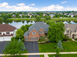 420 N Sycamore Ln, North Aurora, IL 60542