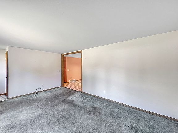 4th image of 6 Petunia Cir