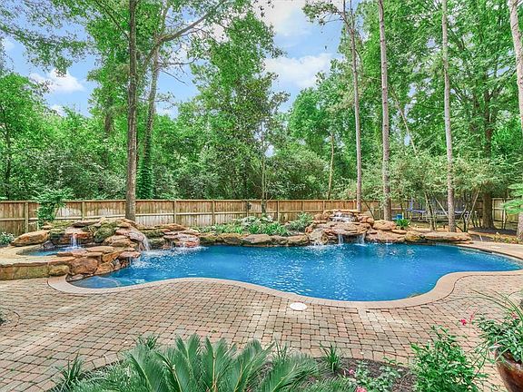 This fantastic property sits on a hard to find, oversized Cul de Sac lot with a gorgeous pool and spa! The backyard truly is an Oasis! If you are looking for privacy then there is no need to look any further. The whole perimeter fence was replaced in