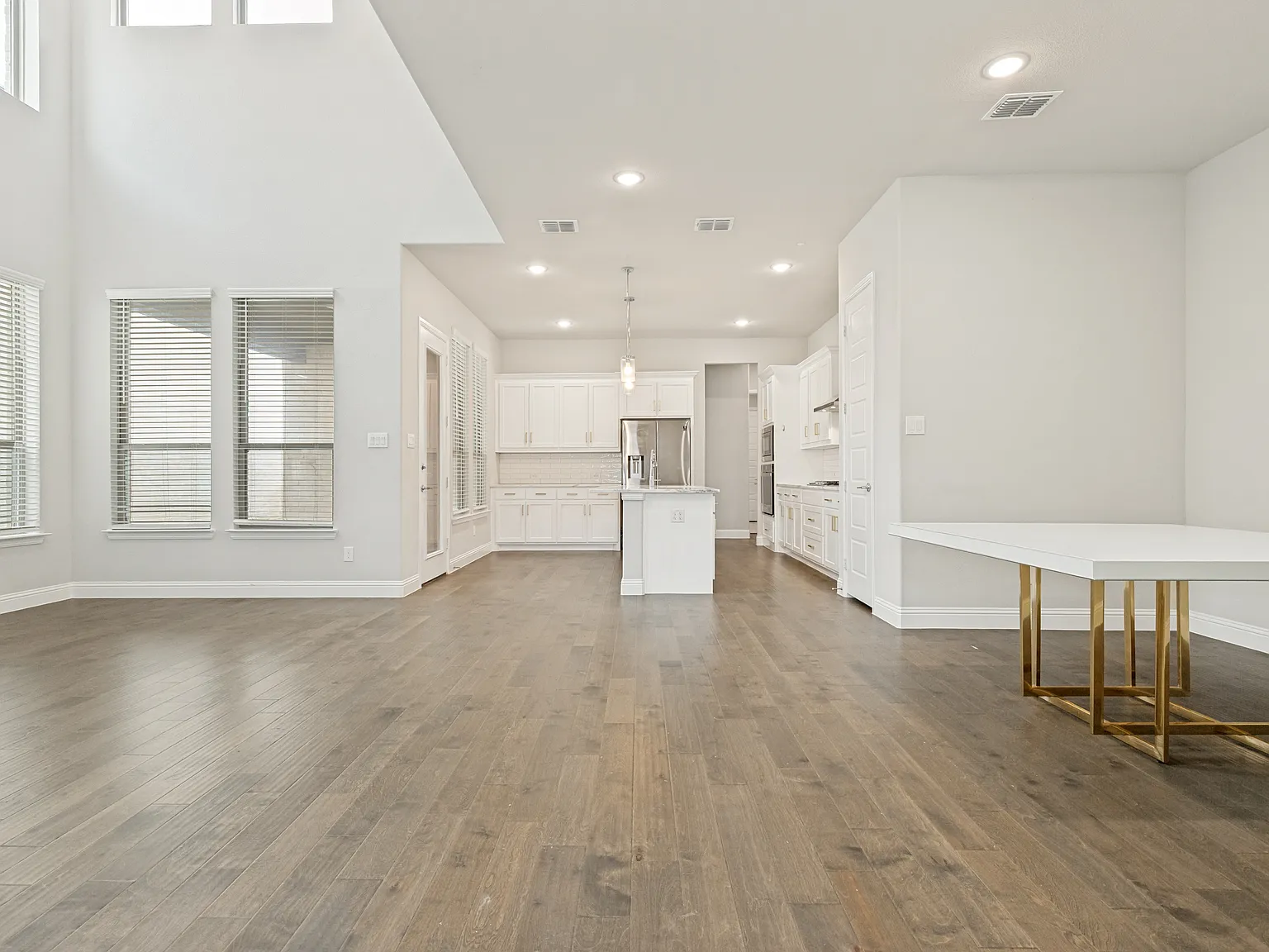 4 bed, 2717 sqft, $3,250 — Photo 3