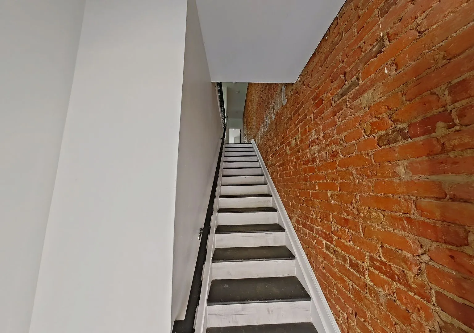 3510 N Mascher St — Photo 2