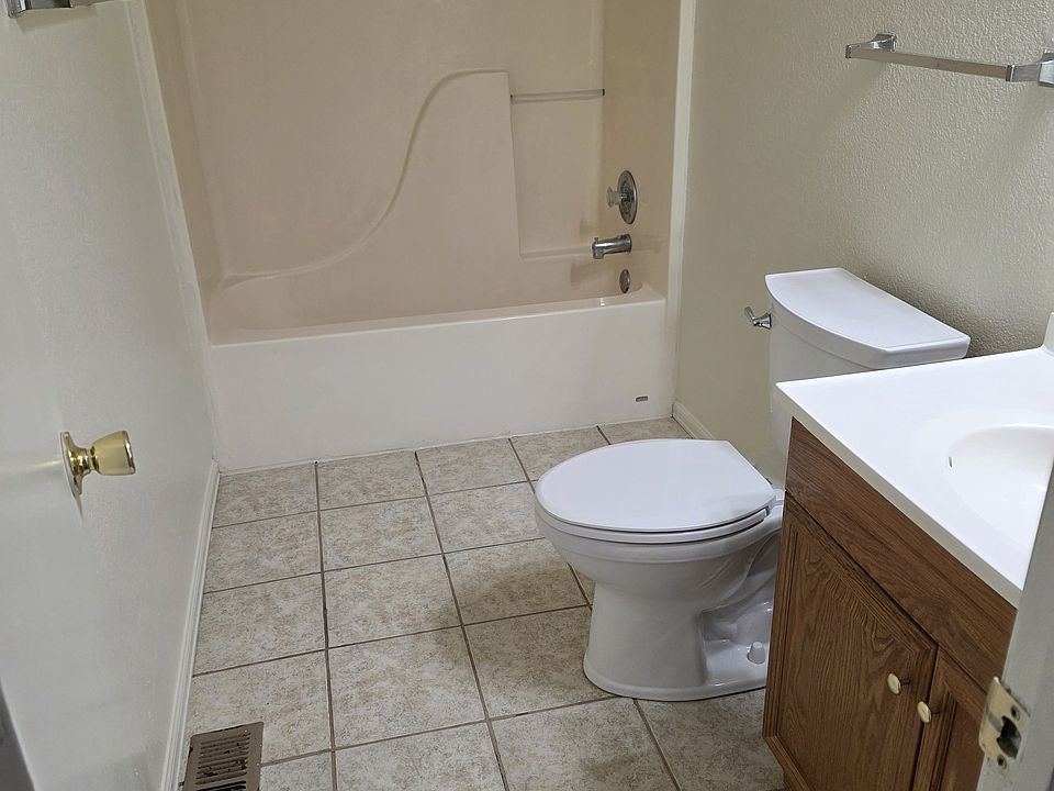 2nd image of 724 E Clarion Dr