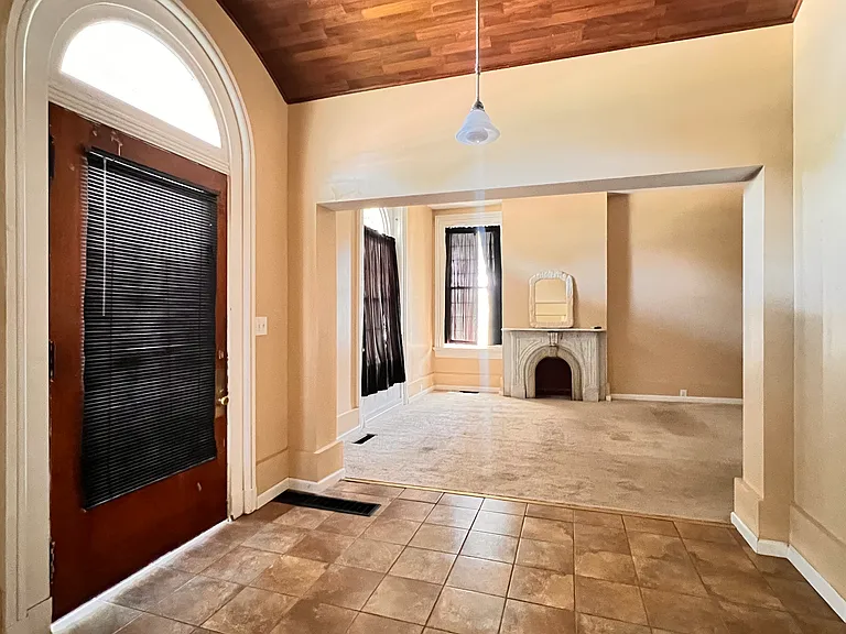 505 W Wyoming Ave #1 — Photo 2