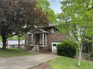 124 Honeysuckle Ln, Dunbar, WV 25064
