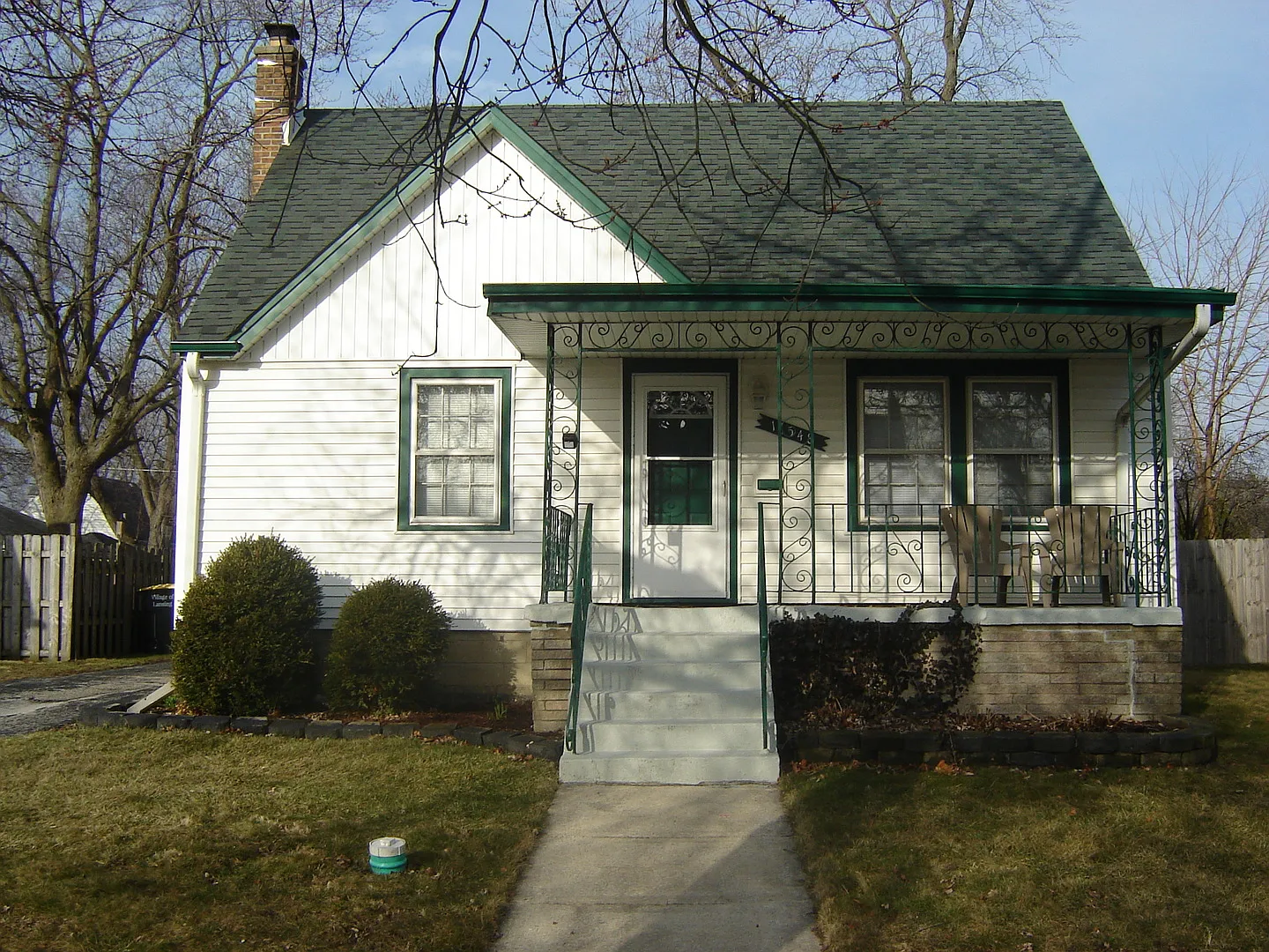 17548 Community St photo 1
