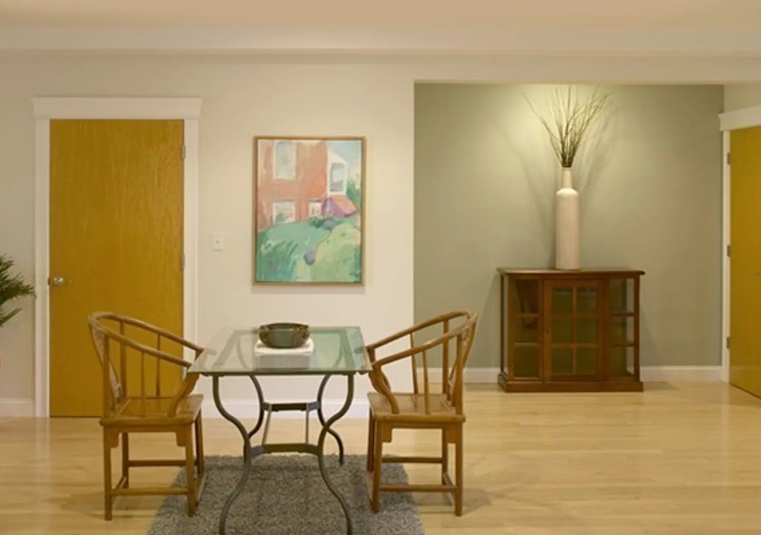 Somerville 2 BD 2 BATh Gem Available 9/1 — Photo 3