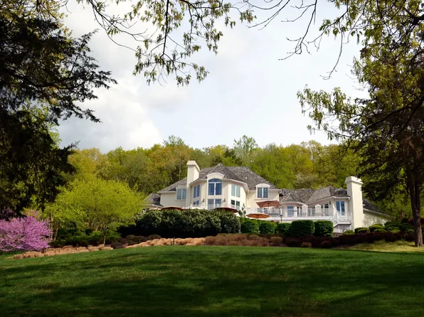 1 Hunters Gln, Far Hills, NJ 07931