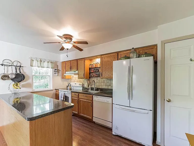 15 Coventry Ln — Photo 3