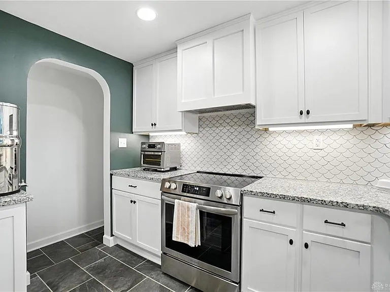 108 Napoleon Dr — Photo 12