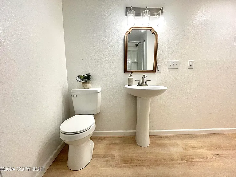 629 E Eklutna Ave — Photo 11