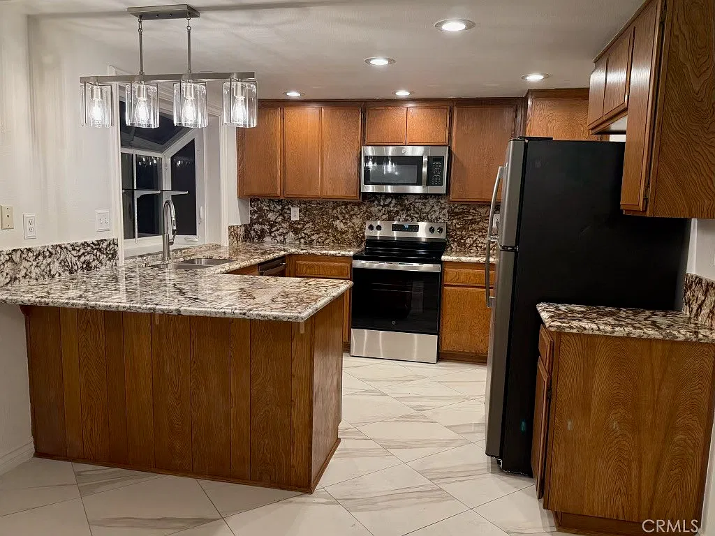 3 bed, 1436 sqft, $4,800 — Photo 3