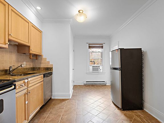 3rd image of 400 2nd St APT 3