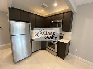 25-56 38th St #3, Astoria, NY 11103