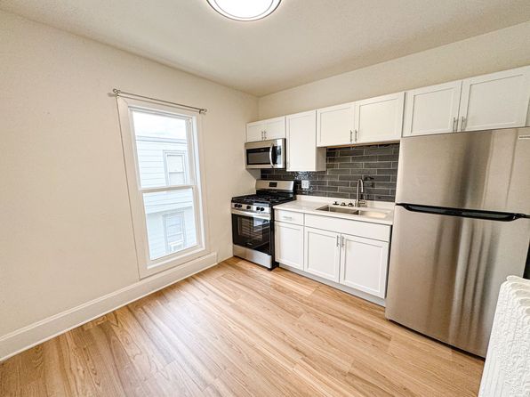 2027 E Washington Ave APT 4