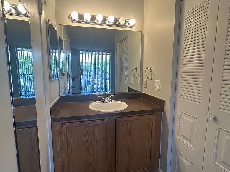 728 Executive Center Dr #29-5-29 — Photo 7