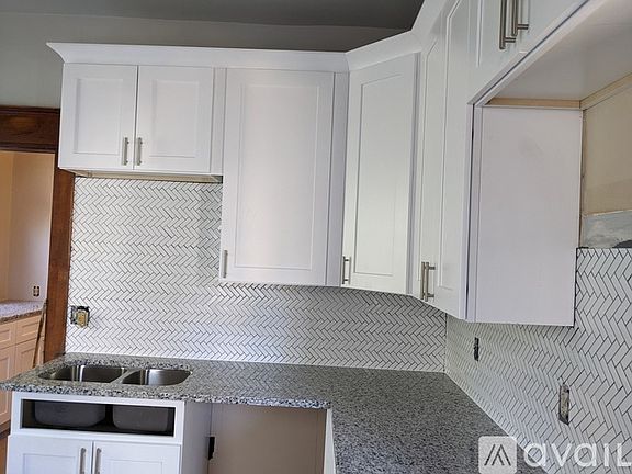 4th image of 1185 Lincoln Ave