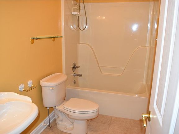4th image of 11708 Village Green Dr