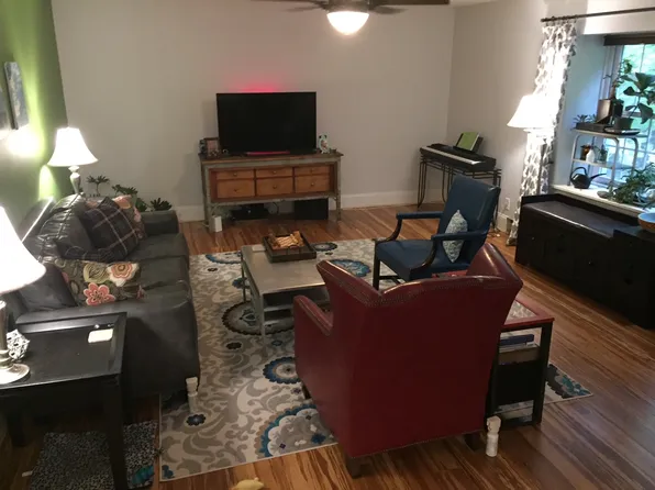 125 Kennedy Dr APT 21, South Burlington, VT 05403