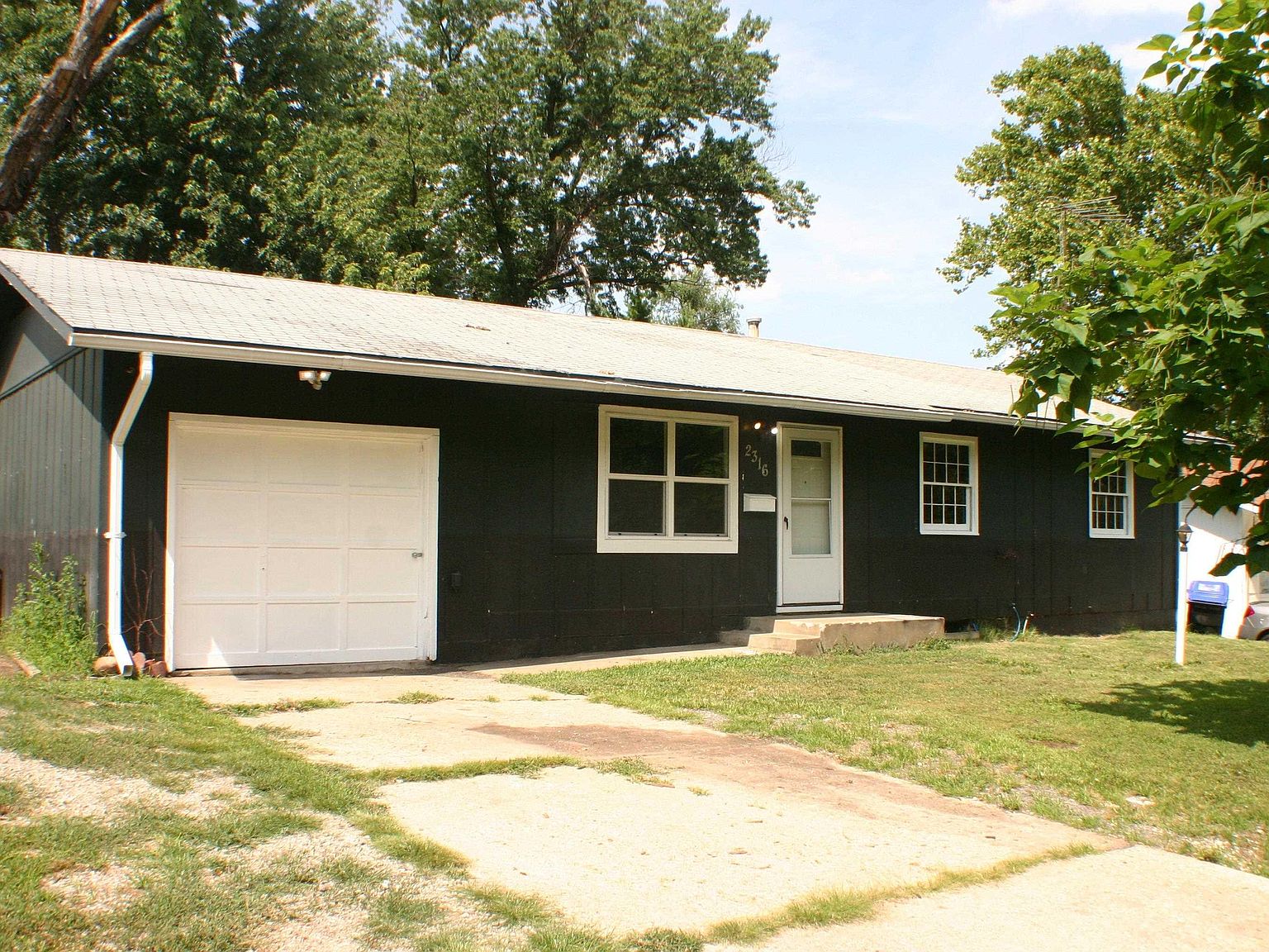 2316 SE 22nd Ter, Topeka, KS 66605 | Zillow