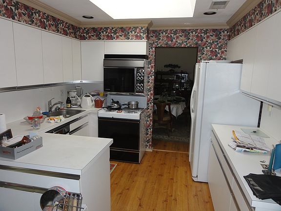 4th image of 208 Northwood Ct