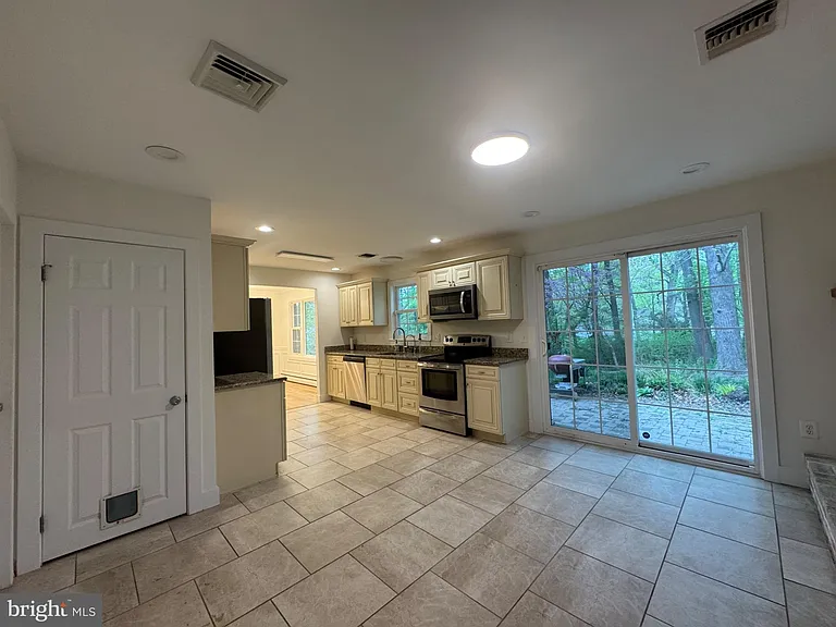 473 Linville Rd — Photo 5