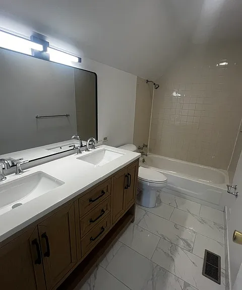 1362 W Crystal St #3F — Photo 11