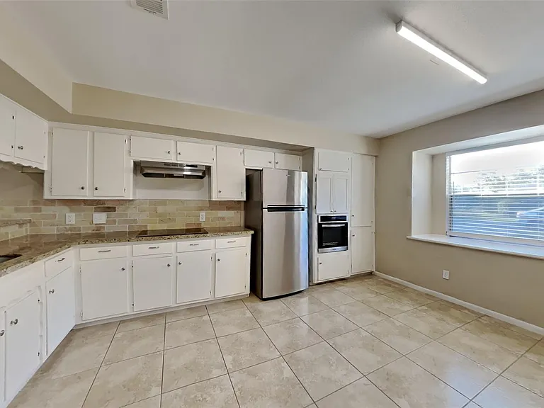3202 Vandyke Dr — Photo 5