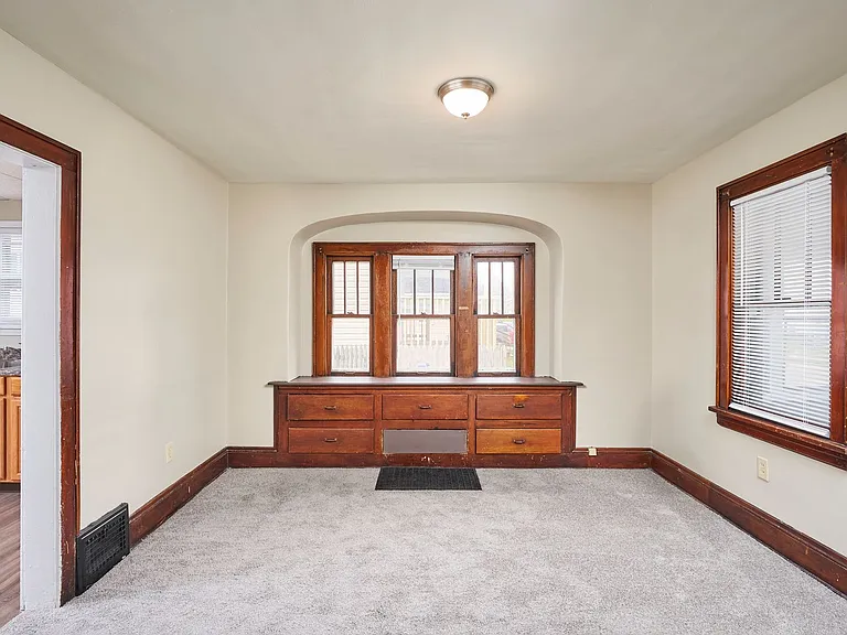 976 Concord Ave — Photo 4