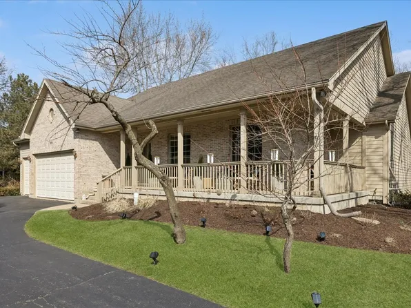 8690 Shade Tree Cir, Crystal Lake, IL 60014