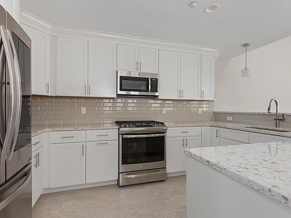 5th image of 207 40th St #W