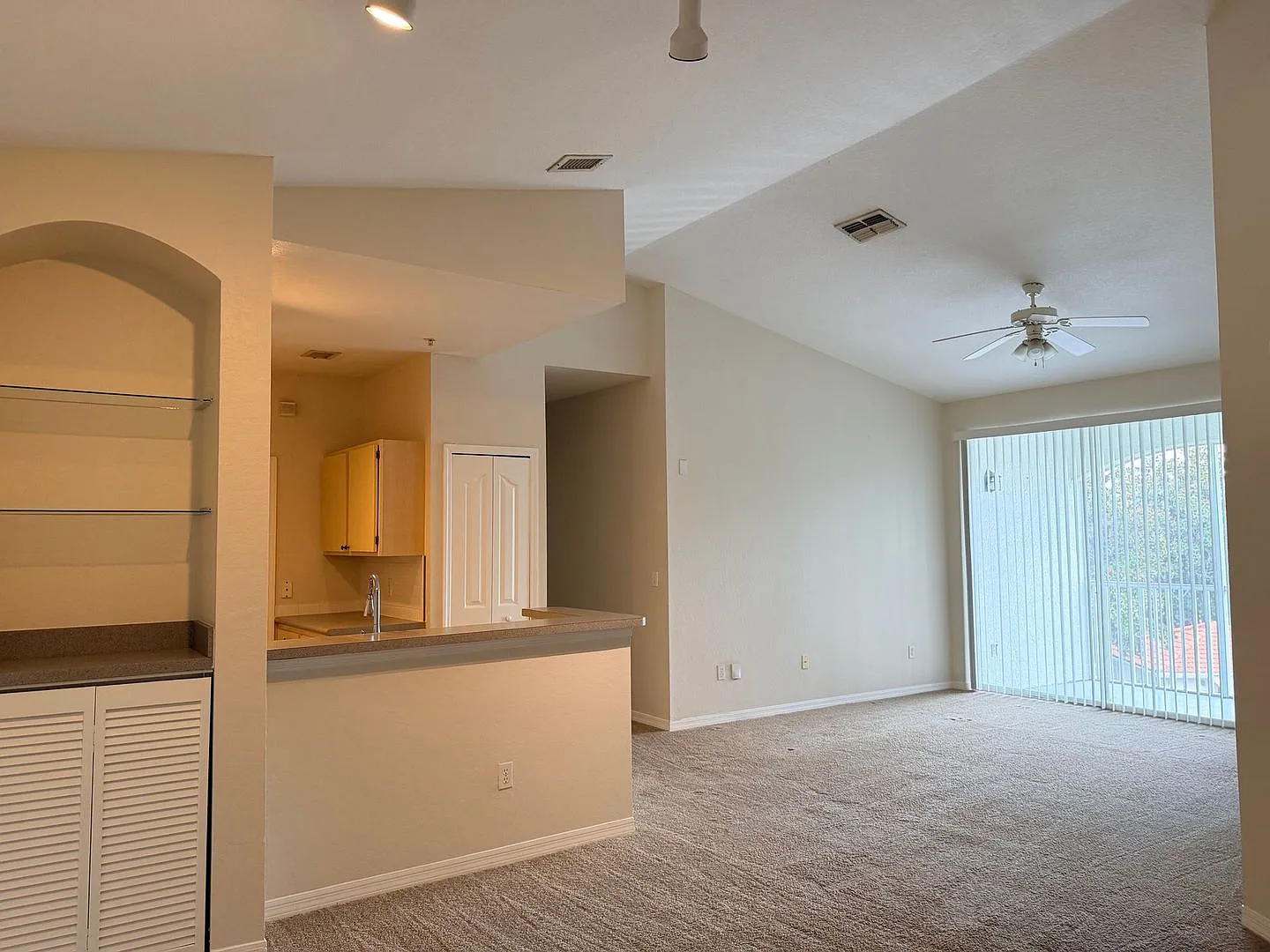 Three Bedroom Condo at Maitland Crossing in Orlando — Photo 3