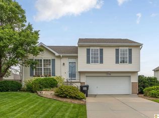 15748 Rosewood St, Omaha, NE 68136