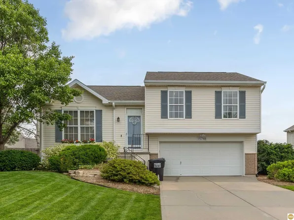 15748 Rosewood St, Omaha, NE 68136