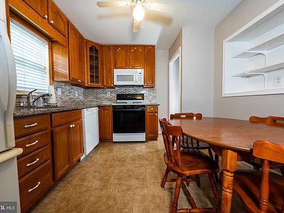 4th image of 26 Kempton Rd