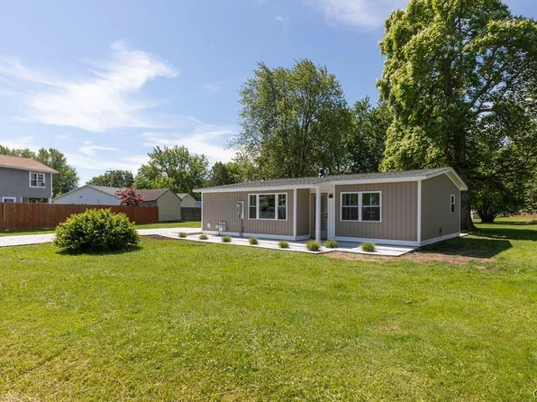26 Pershing Dr, Fulton, NY 13069