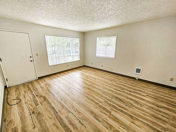 5th image of 1720-1738 Broadway St NE #1720