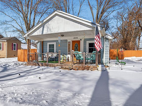 3rd image of 1582 W South Line Dr