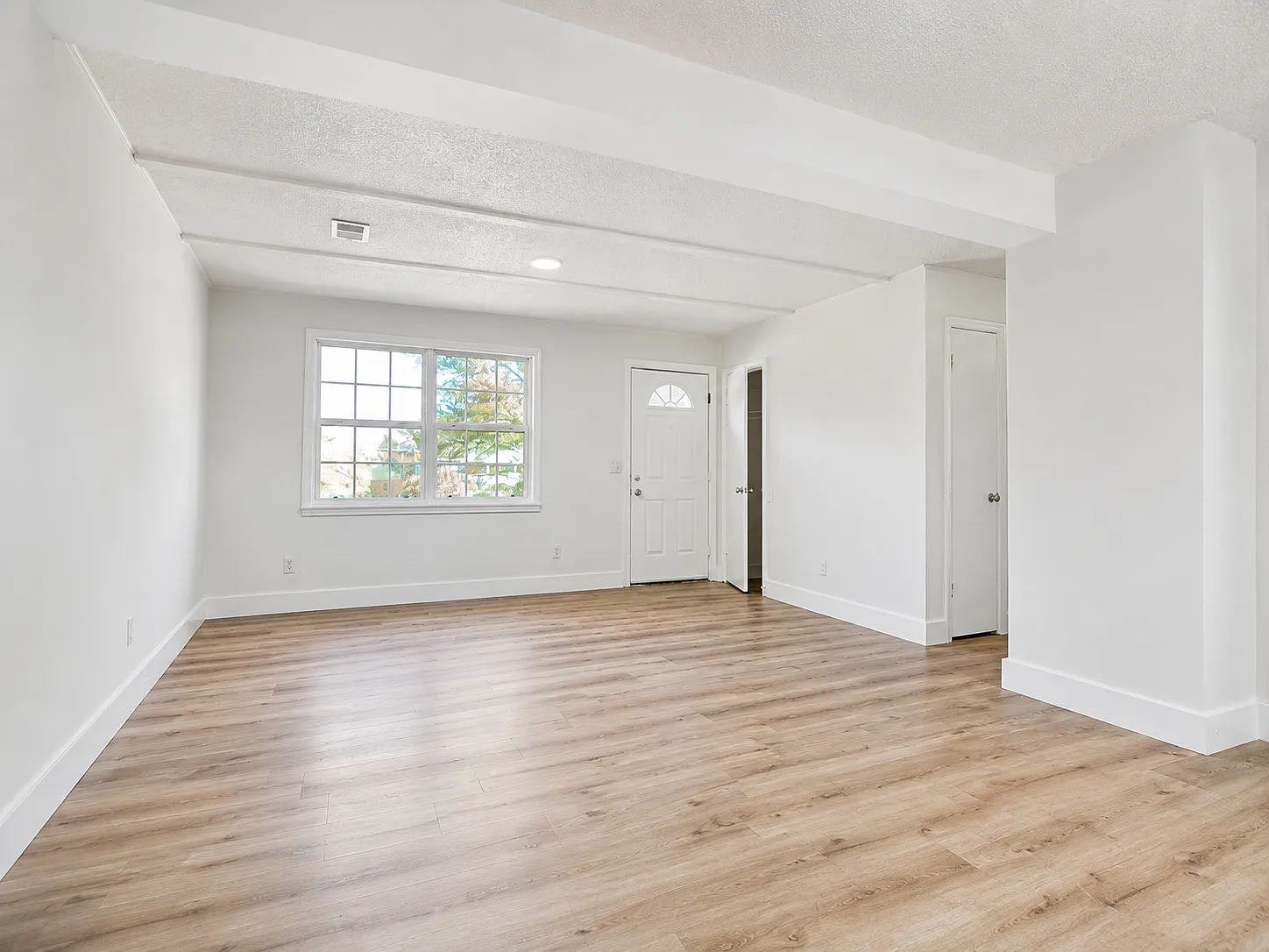 4 bed, 1400 sqft, $1,595 — Photo 2