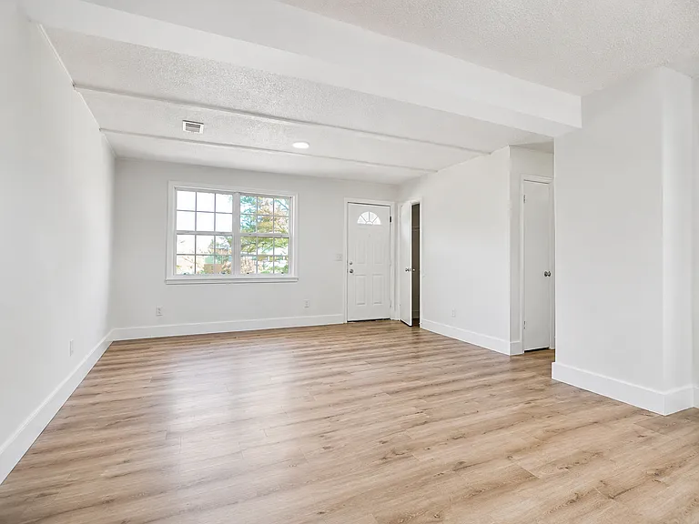 1533 Alpha Ct — Photo 2