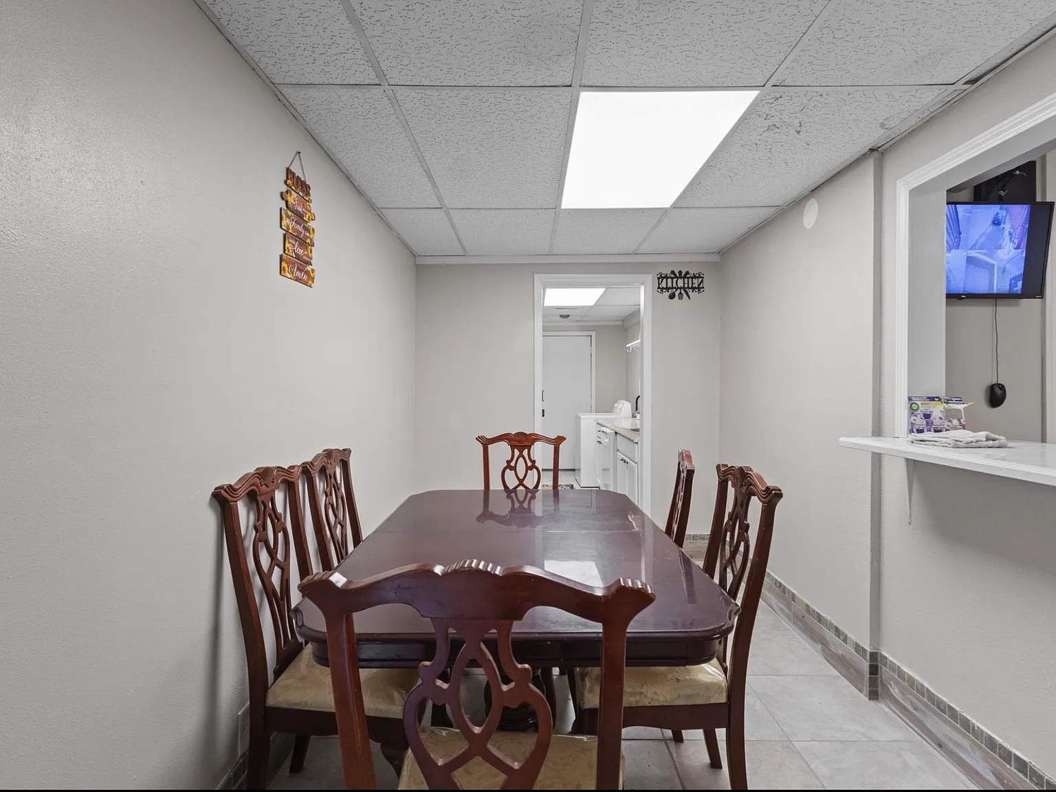 3 bed, 1.5 bath, 1100 sqft, $1,500 — Photo 2