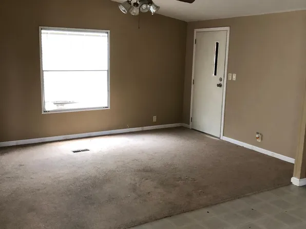 113 Southern Oaks Ln, Starkville, MS 39759