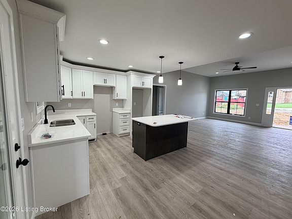 3rd image of 186 New Orleans Ct